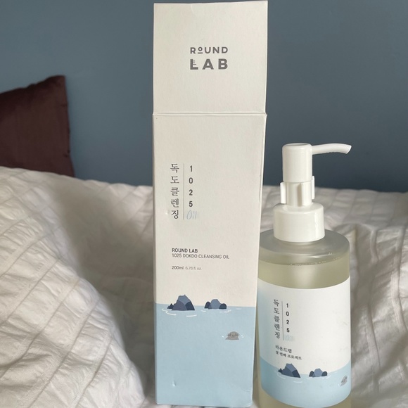 ROUND LAB 1025 Dokdo Cleansing Oil - acne fighting - Picture 2 of 4